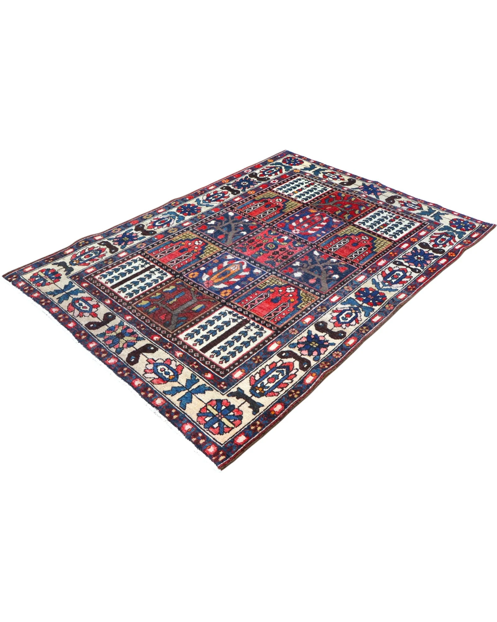 Bakhtiari Persian Rug 196 × 148 cm, Wool, hand-knotted