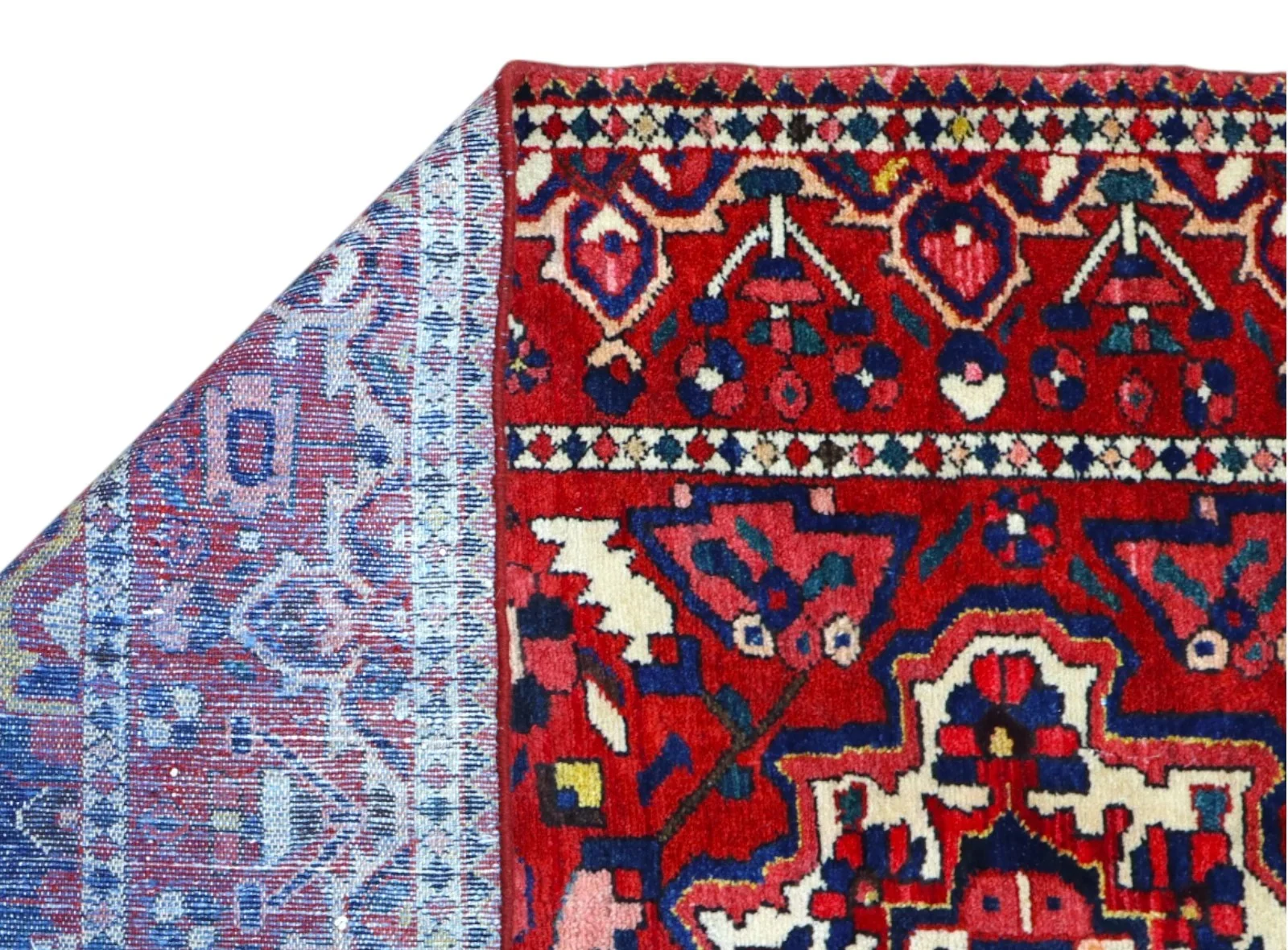 Bakhtiari Persian Rug 217 × 155 cm, Wool, hand-knotted