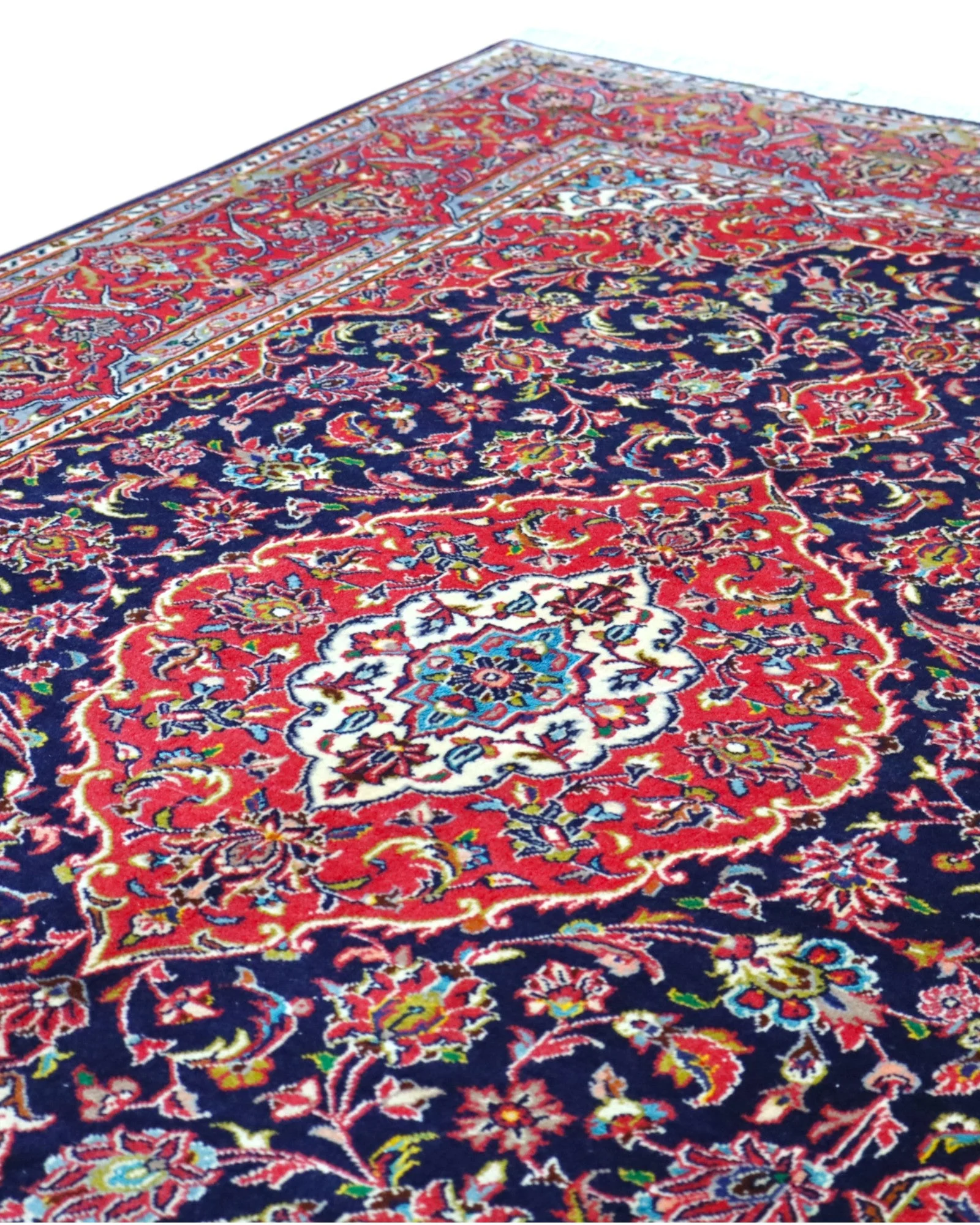 Kashan Persian Rug 225 × 142 cm, Wool & Silk, hand-knotted