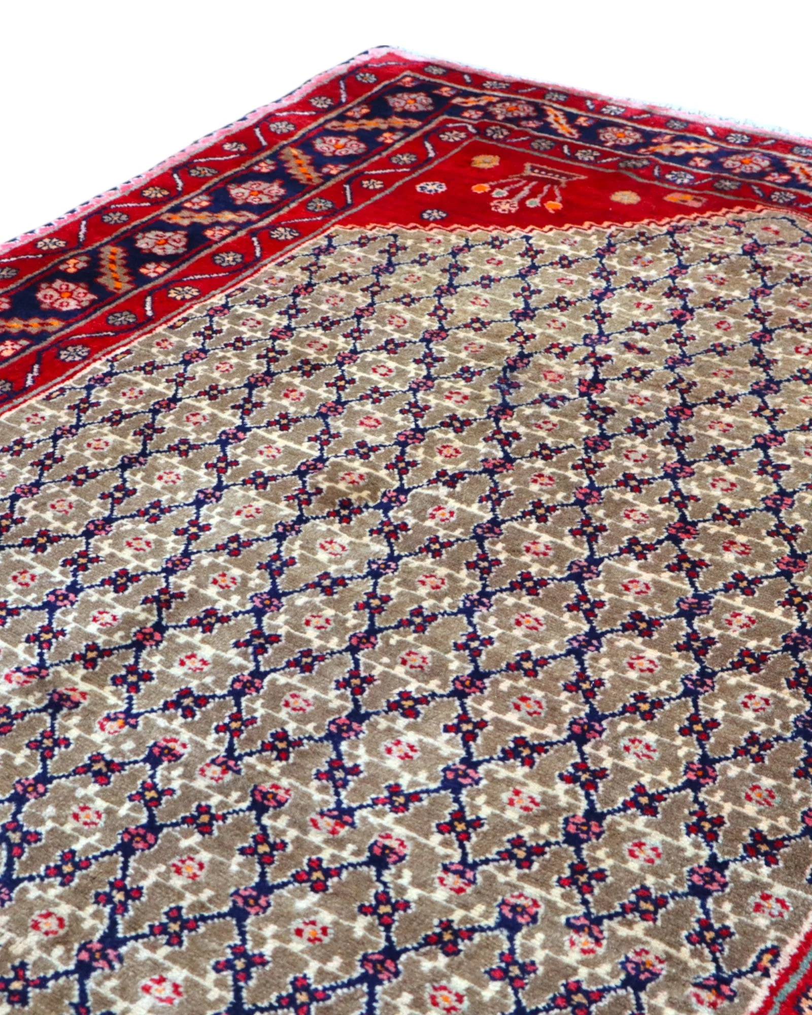 Senneh Persian Rug 215 × 145 cm, Wool, hand-knotted