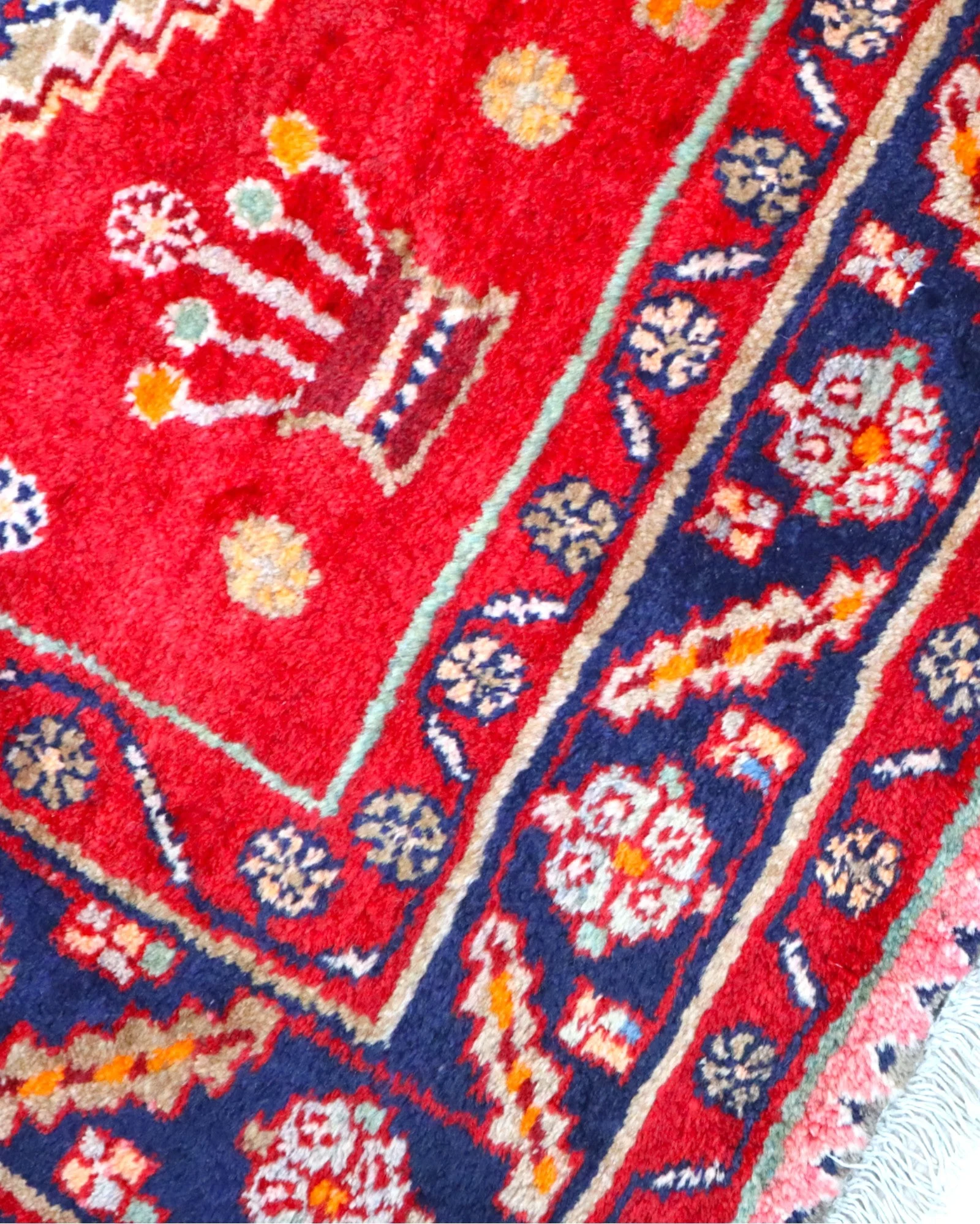 Senneh Persian Rug 215 × 145 cm, Wool, hand-knotted
