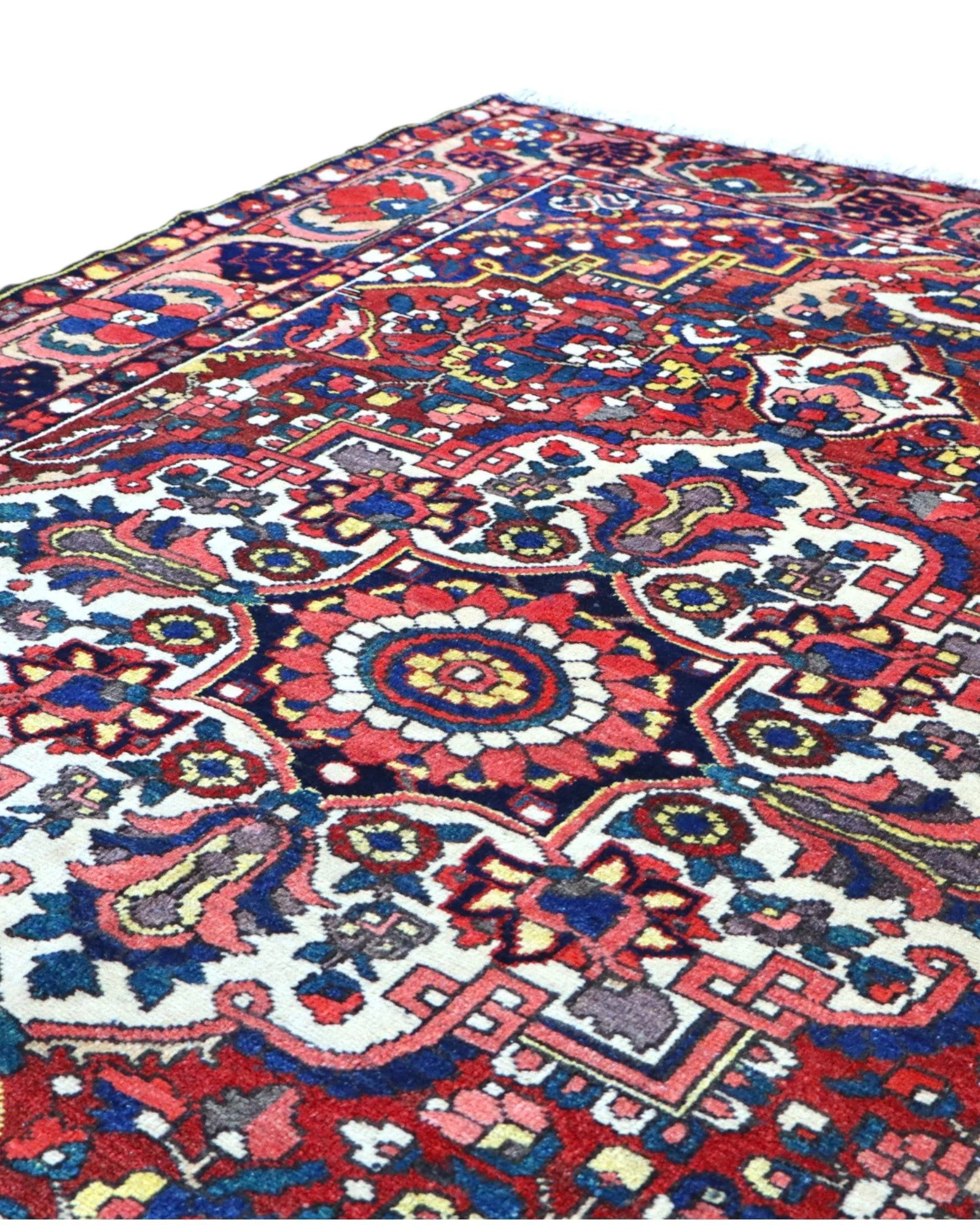 perserteppich-bakhtiyari-206-x-154-cm-schurwolle-handgeknupft-40 Bakhtiari Persian Rug 206 × 154 cm, Wool, hand-knotted