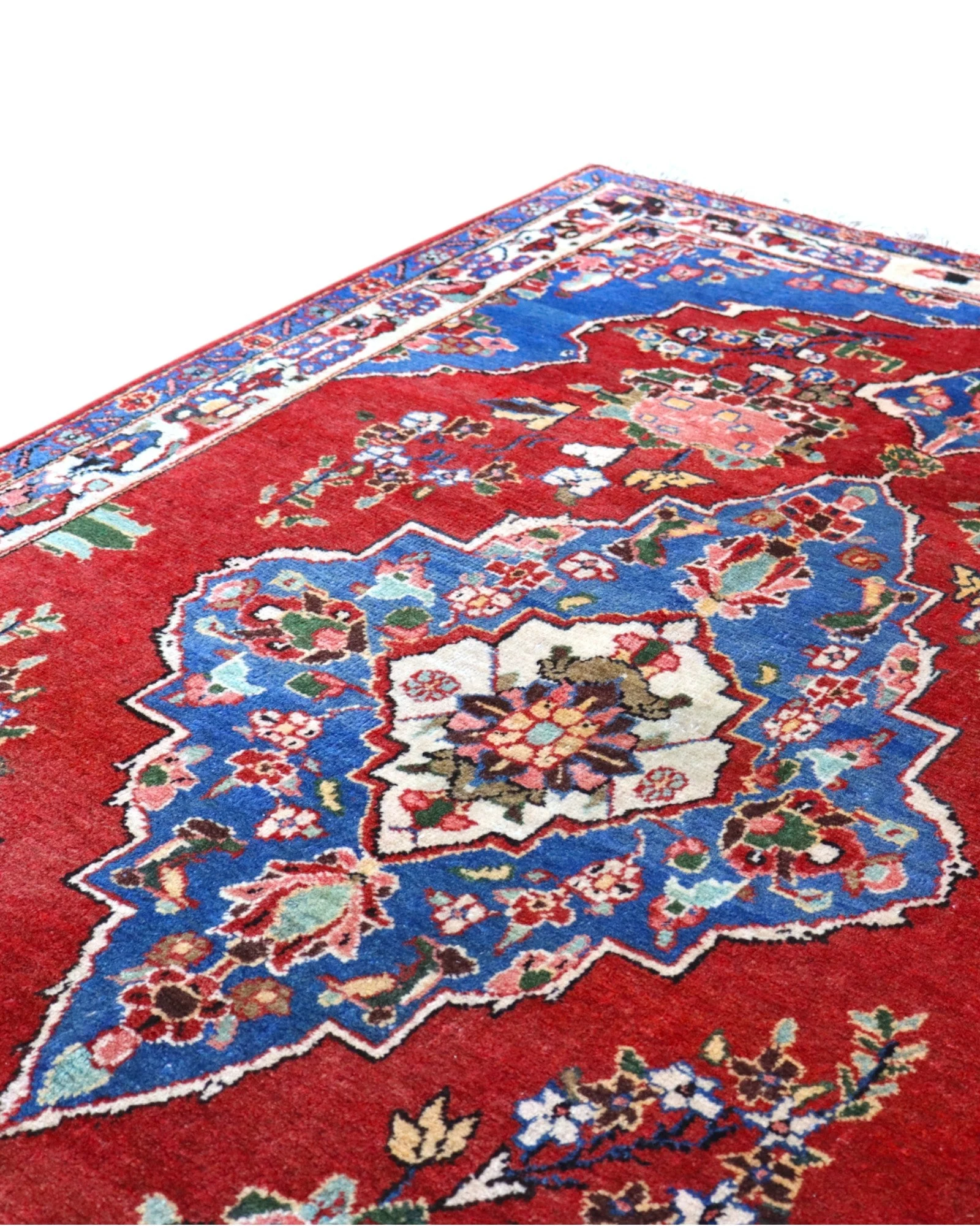 Lilian Persian Rug 205 × 135 cm, Wool, hand-knotted