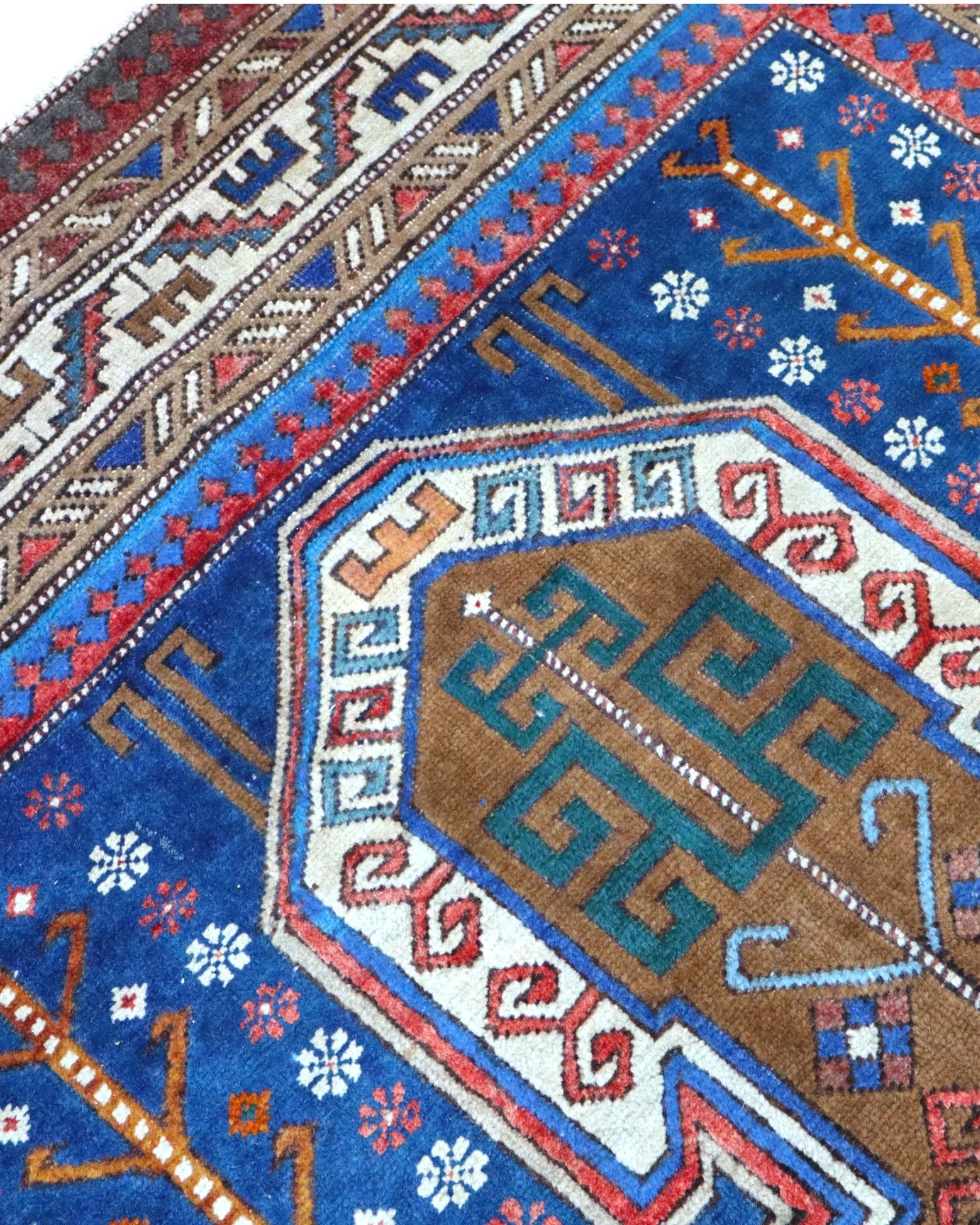 Kazak Oriental Rug — hand-knotted, 208 × 153 cm, Wool