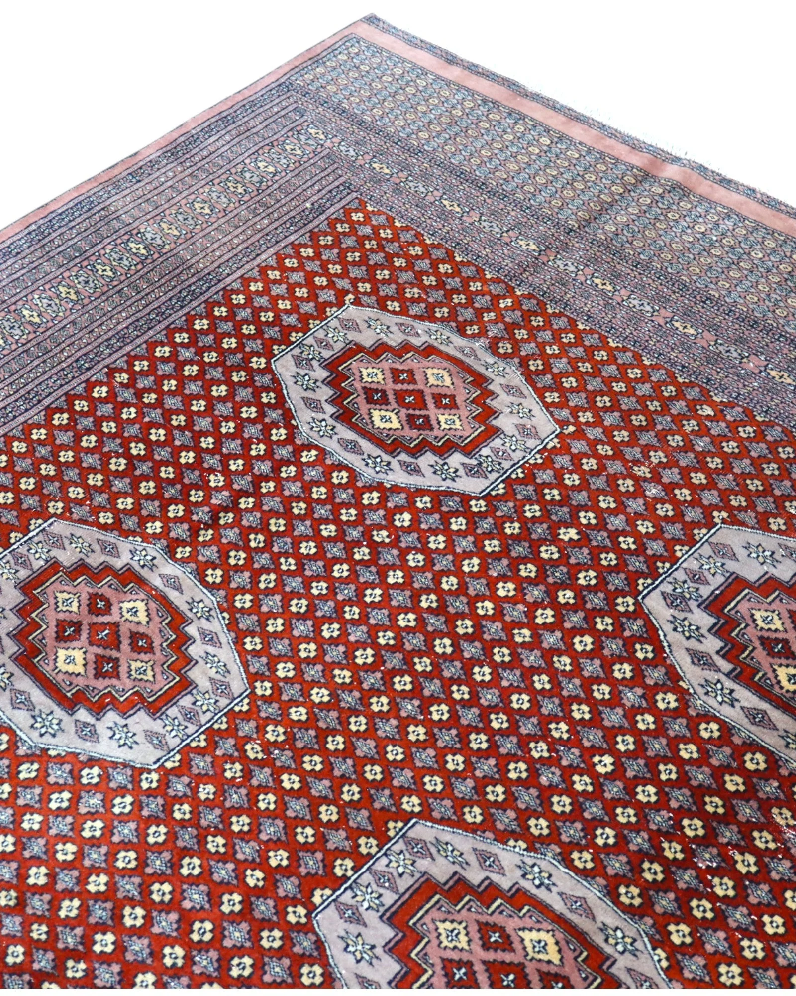 Hand-Knotted Wool Pakistani Rug, 276 × 188 cm
