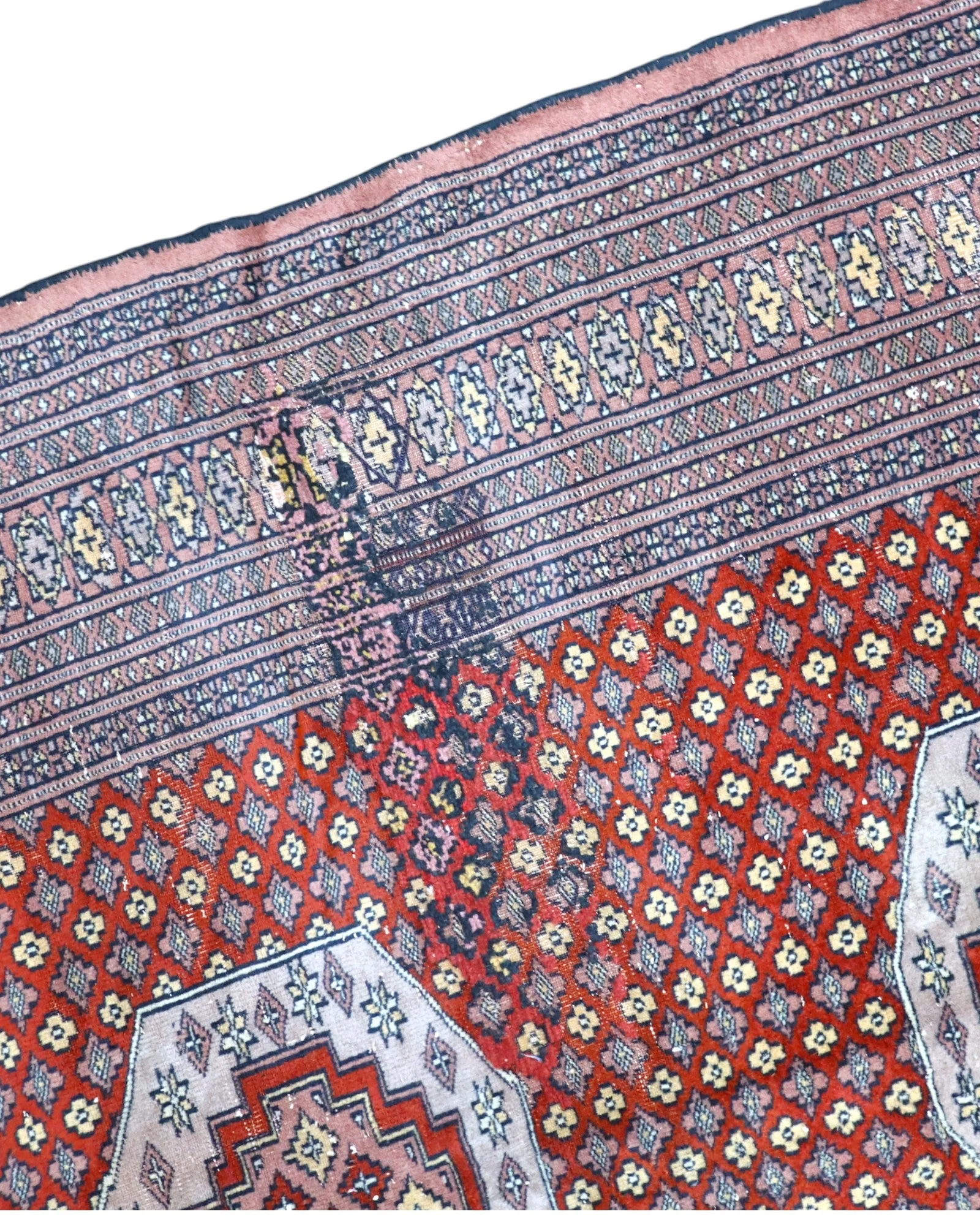 Hand-Knotted Wool Pakistani Rug, 276 × 188 cm