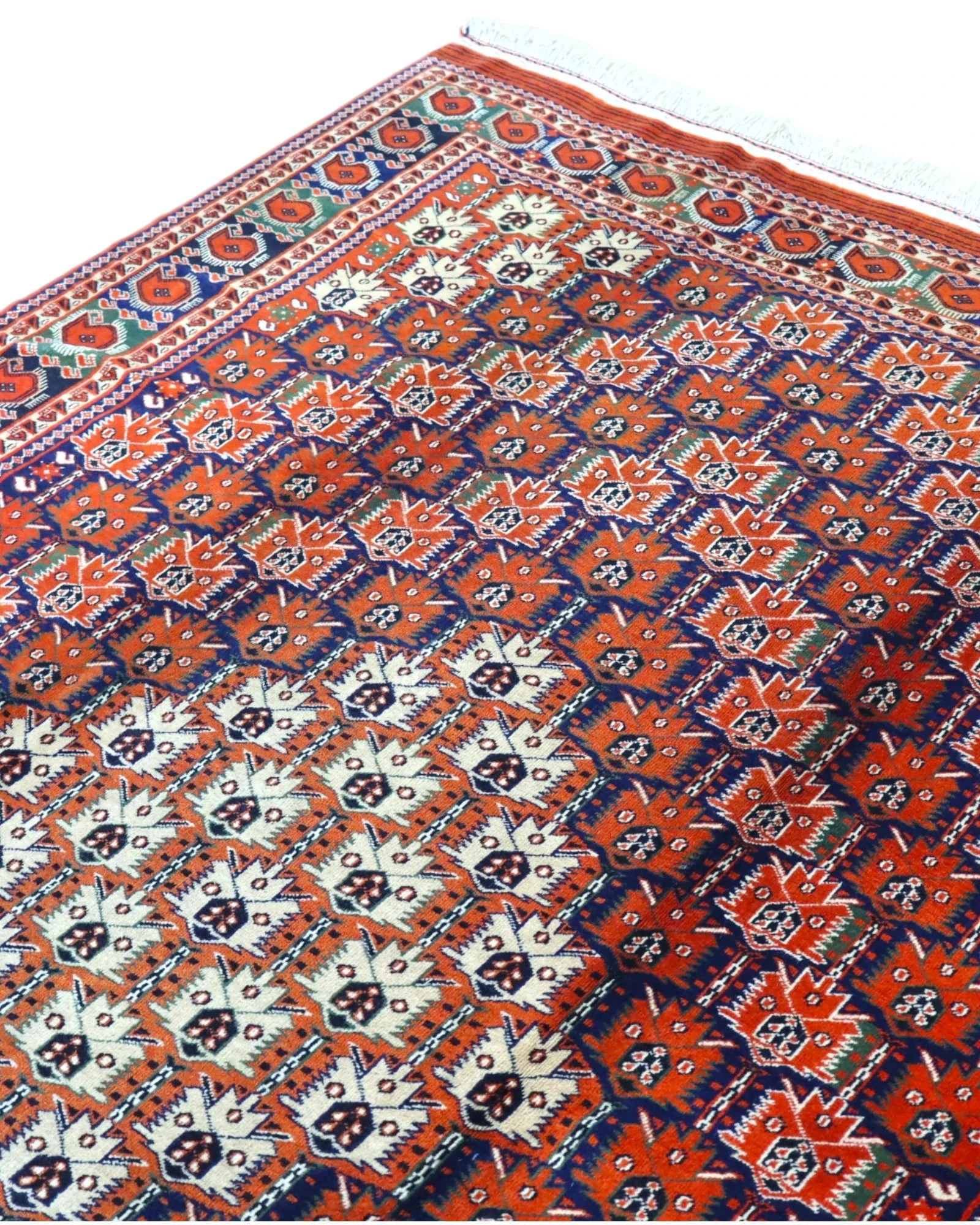Persian Rug — hand-knotted, 251 × 175 cm, Wool
