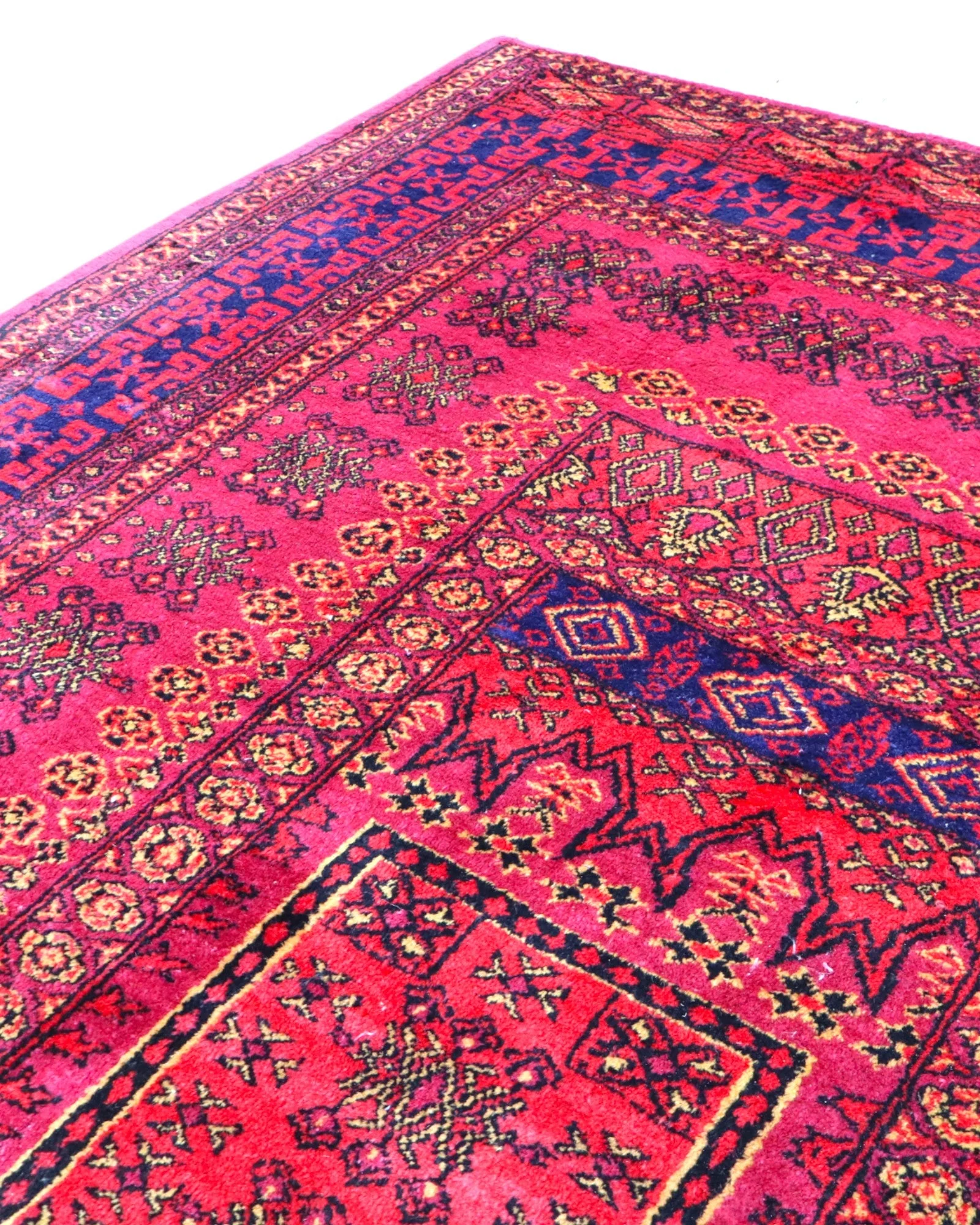Turkmen Oriental Rug — hand-knotted, 278 × 185 cm, Wool