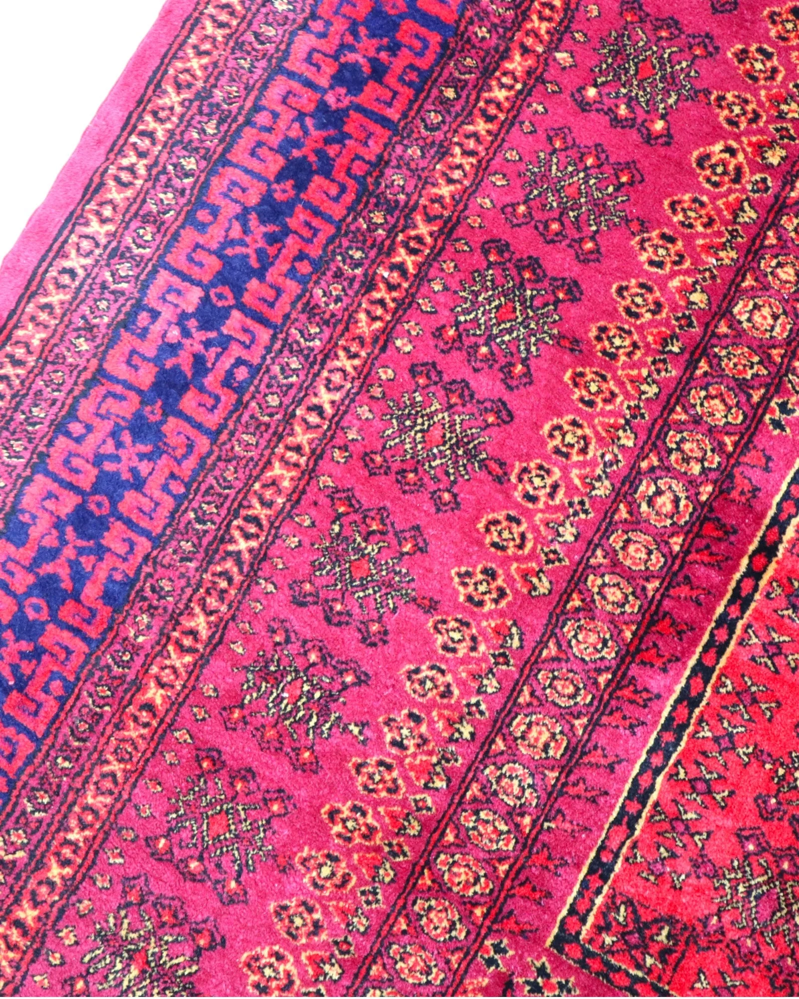 Turkmen Oriental Rug — hand-knotted, 278 × 185 cm, Wool