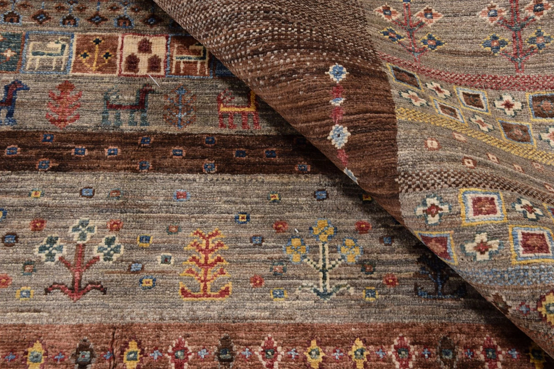 Hand-Knotted Wool Samarkand Pakistani Rug, 172 × 238 cm