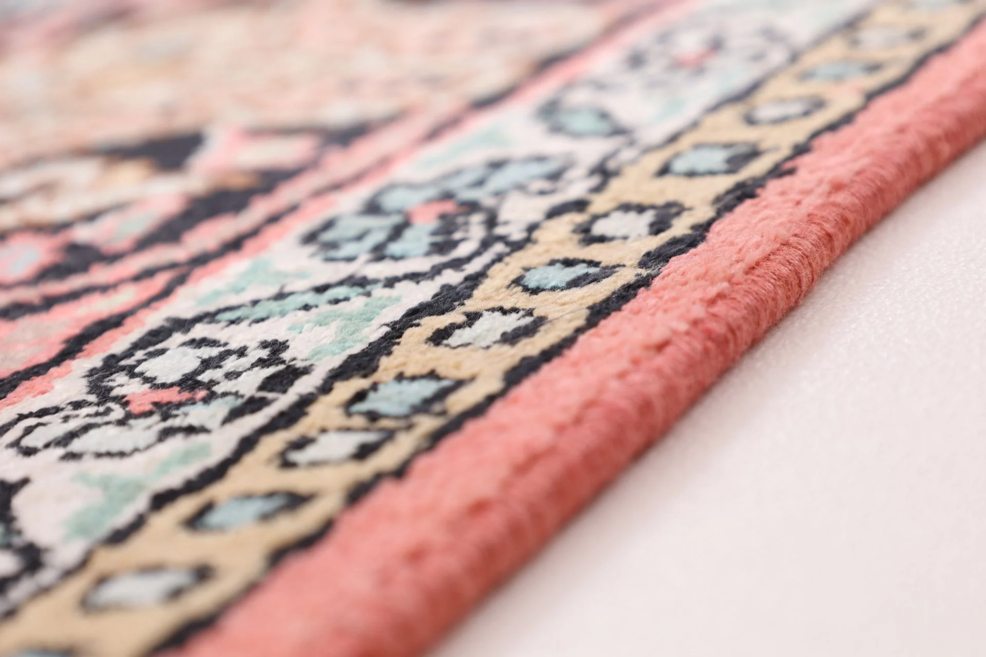 Indian Rug 186 × 125 cm, Wool, hand-knotted