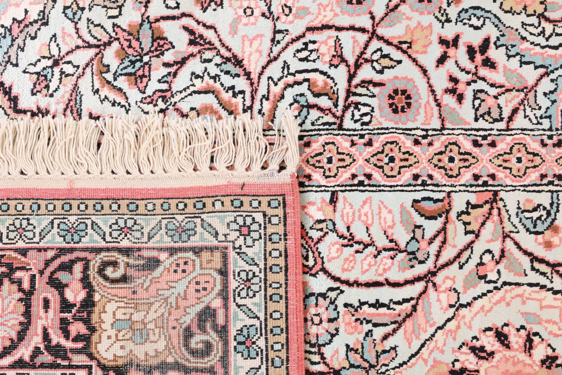 Indian Rug 186 × 125 cm, Wool, hand-knotted