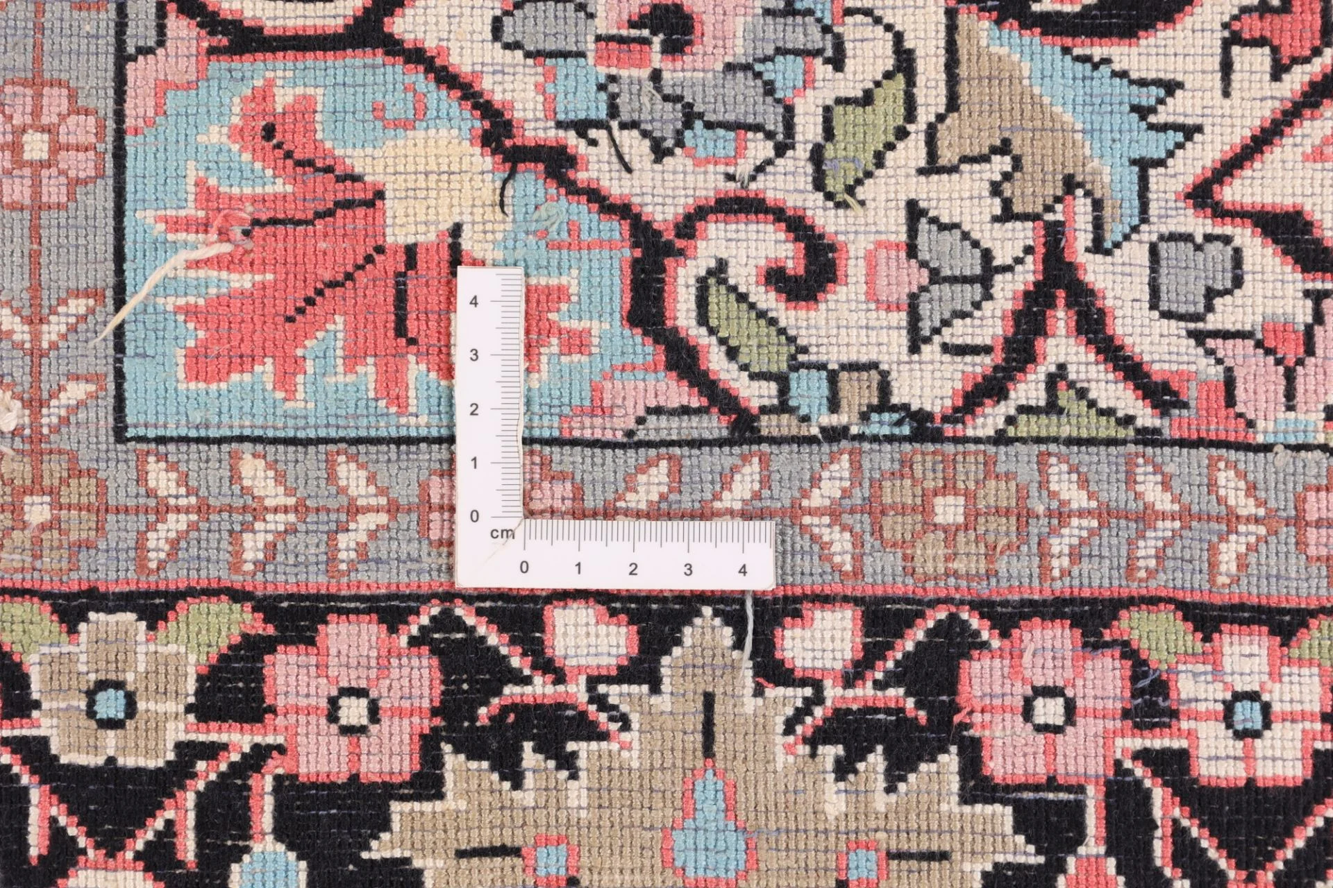 Indian Rug — hand-knotted, 181 × 123 cm, Wool