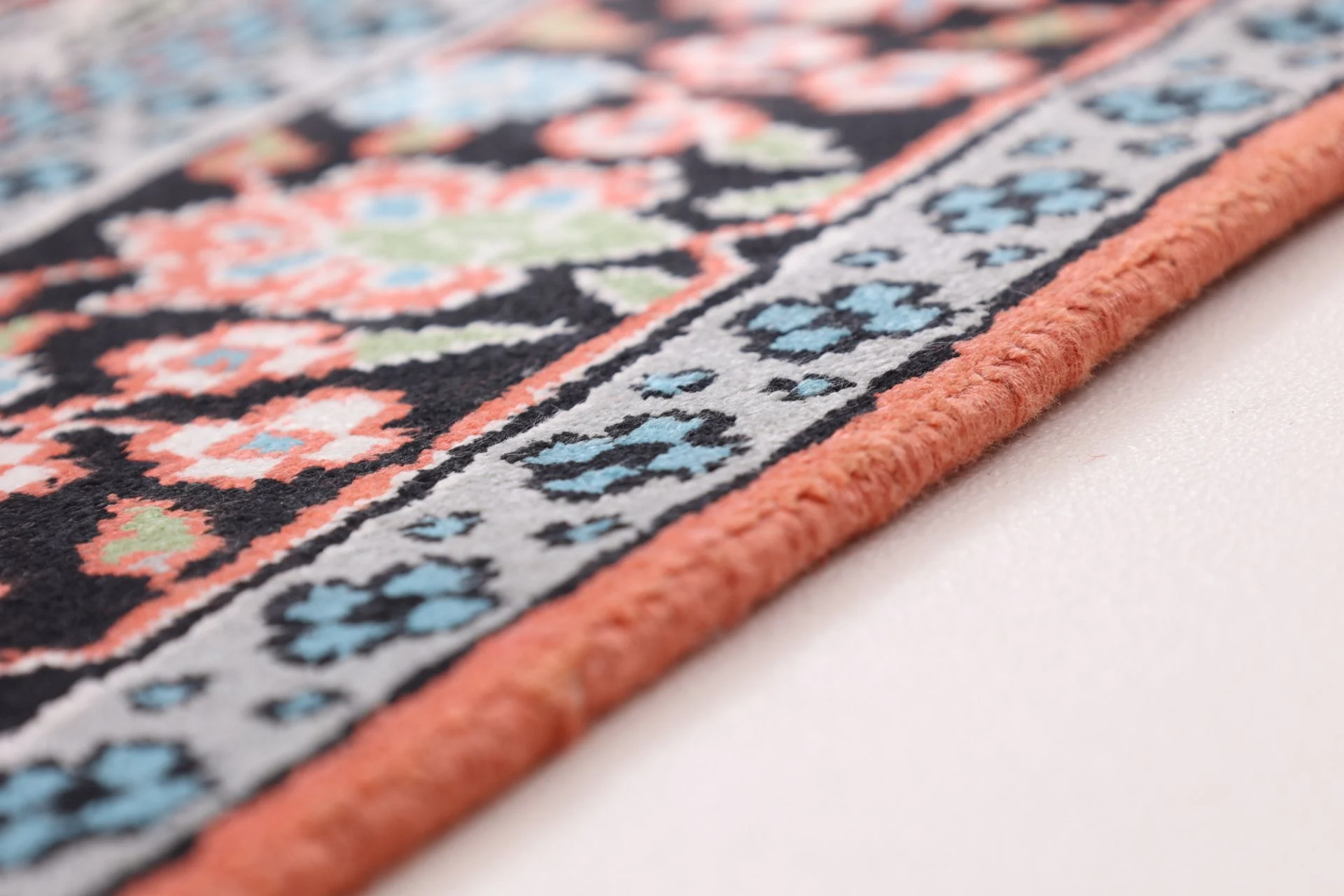 Indian Rug 181 × 124 cm, Wool, hand-knotted