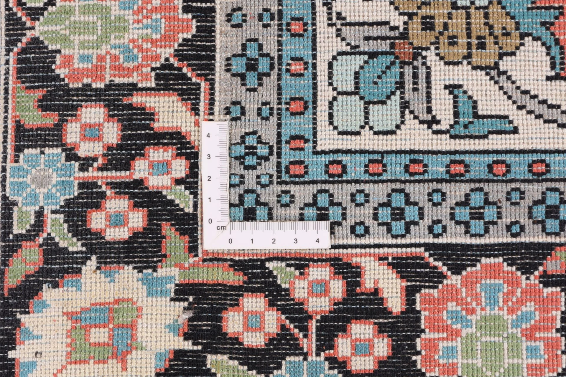 Indian Rug 181 × 124 cm, Wool, hand-knotted