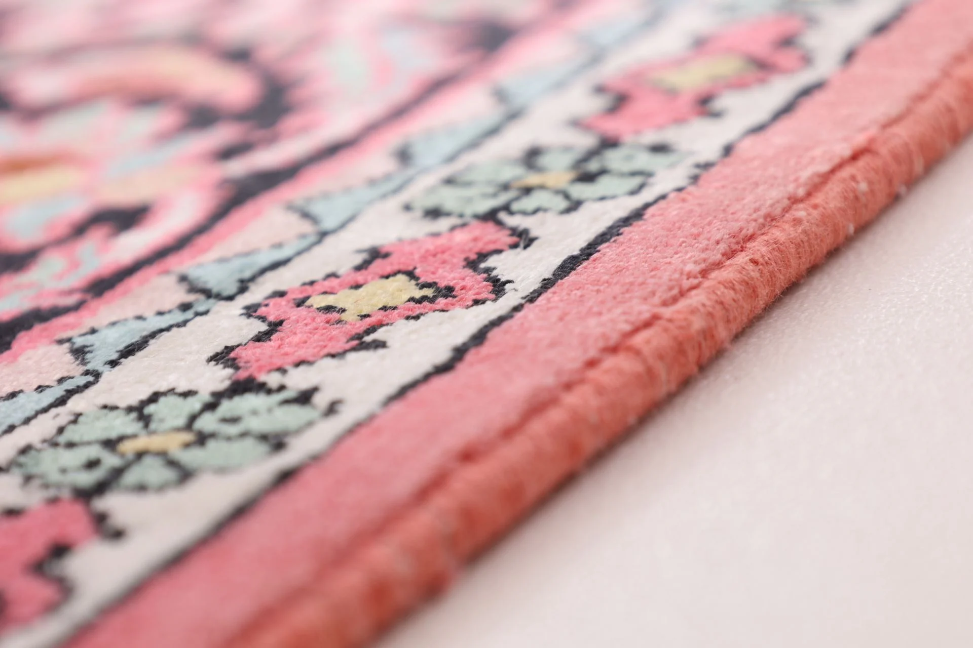 Indian Rug — hand-knotted, 190 × 128 cm, Wool