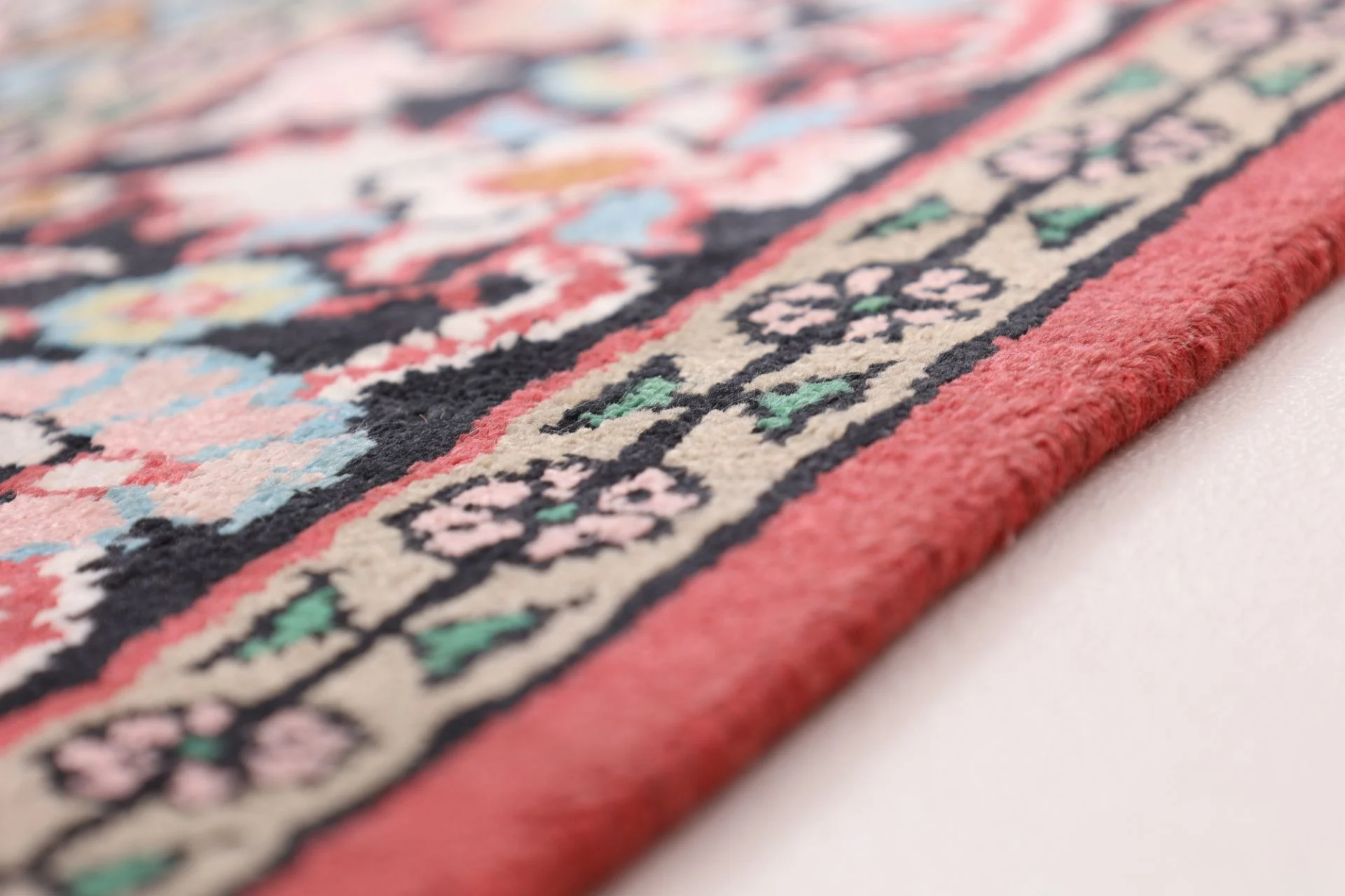 Indian Rug — hand-knotted, 180 × 121 cm, Wool