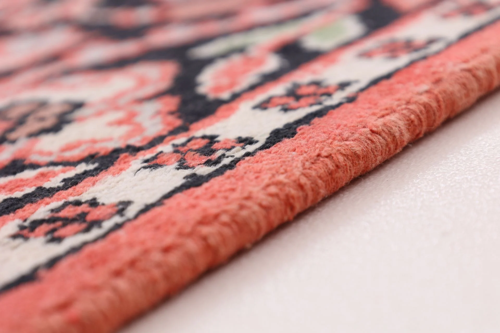 Indian Rug — hand-knotted, 245 × 156 cm, Wool