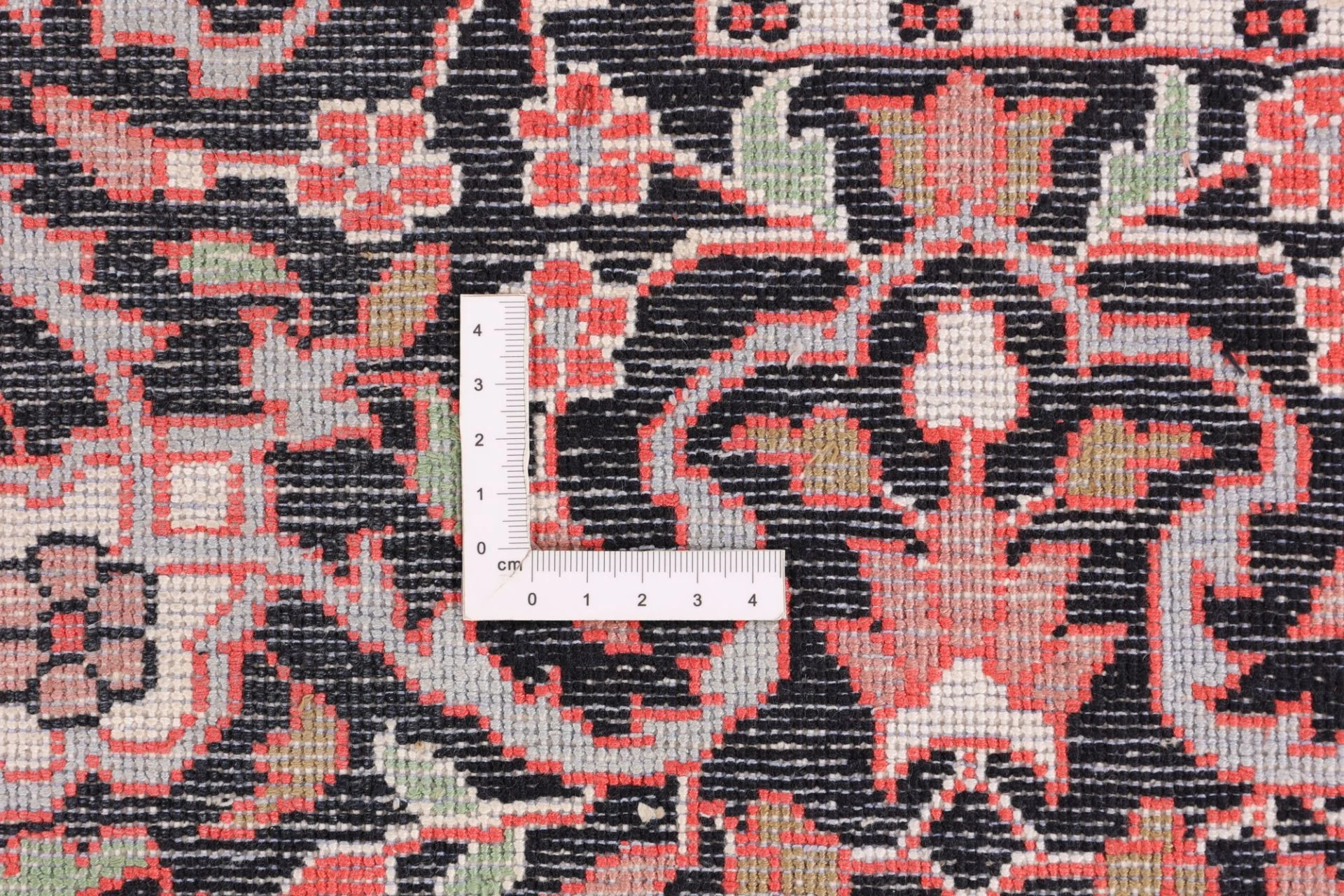 Indian Rug — hand-knotted, 245 × 156 cm, Wool